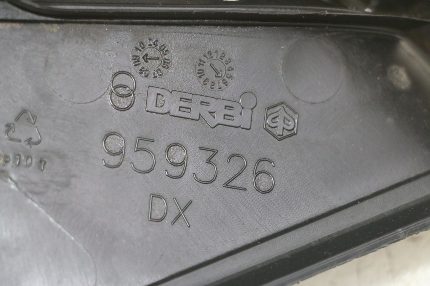 photo de GRILLE RADIATEUR DROITE PIAGGIO NRG POWER PUREJET 50 (2018 - 2021) - Zoom état d’usage