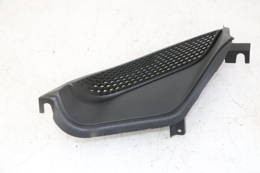 photo de GRILLE RADIATEUR DROITE PIAGGIO NRG POWER PUREJET 50 (2018 - 2021) - Gros plan technique