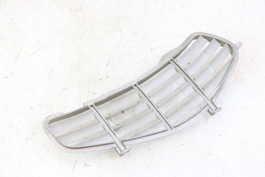 photo de GRILLE RADIATEUR DROITE PIAGGIO VESPA GRANTURISMO 200 (2004 - 2005) - Zoom état d’usage
