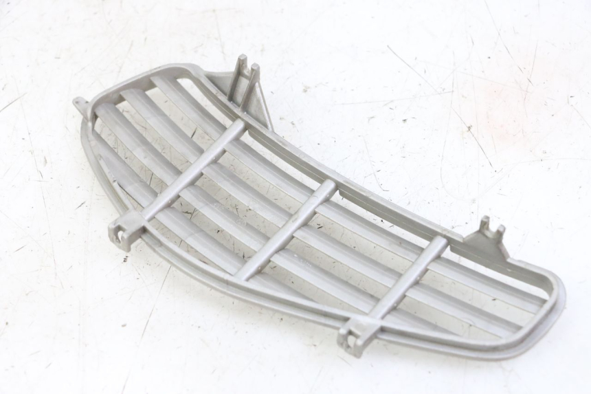 photo de GRILLE RADIATEUR DROITE PIAGGIO VESPA GRANTURISMO 200 (2004 - 2005) - Autre angle de vue