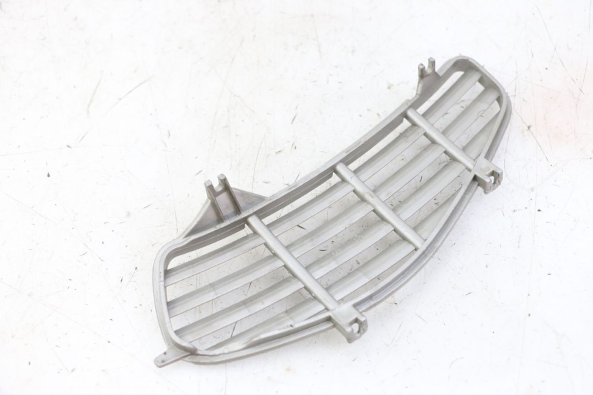 photo de GRILLE RADIATEUR DROITE PIAGGIO VESPA GRANTURISMO 200 (2004 - 2005) - Gros plan technique