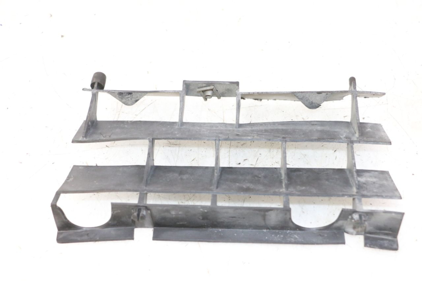 photo de GRILLE RADIATEUR APRILIA ETX 125 (1998 - 2002) - Détail de la pièce