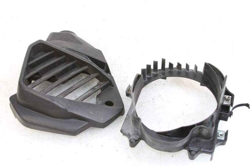 photo de GRILLE RADIATEUR HONDA FORZA 125 (2015 - 2016) - Gros plan technique