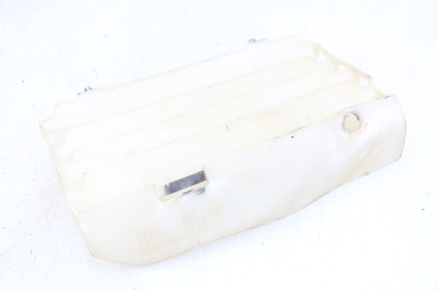 photo de GRILLE RADIATEUR GAUCHE HONDA CRF CR-F 450 (2009 - 2012) - Gros plan technique