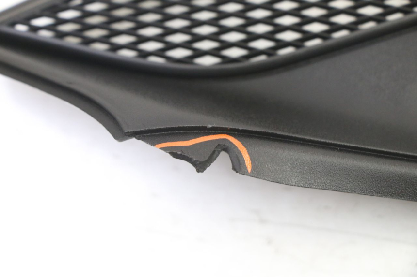 photo de GRILLE RADIATEUR GAUCHE PIAGGIO NRG POWER PUREJET 50 (2018 - 2021) - Détail de la pièce