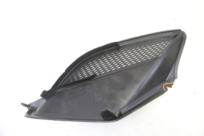 photo de GRILLE RADIATEUR GAUCHE PIAGGIO NRG POWER PUREJET 50 (2018 - 2021) - Autre angle de vue