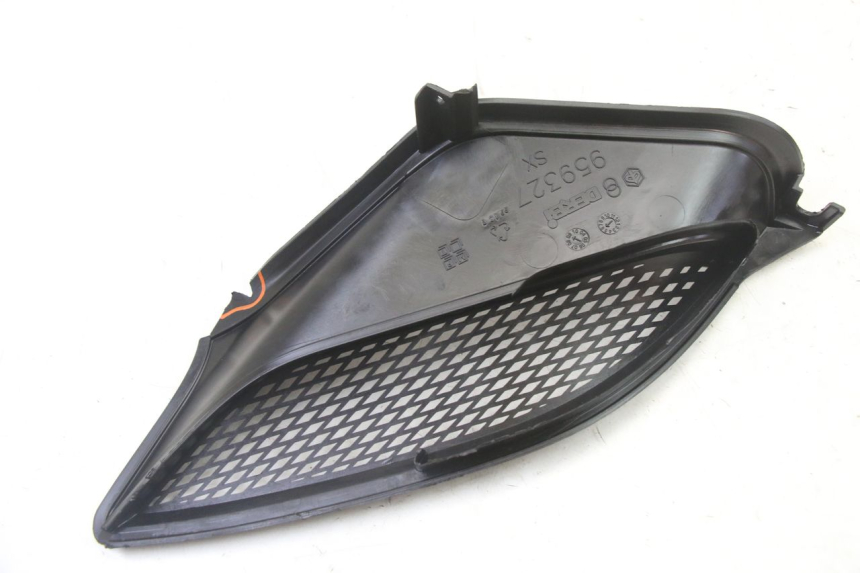 photo de GRILLE RADIATEUR GAUCHE PIAGGIO NRG POWER PUREJET 50 (2018 - 2021) - Vue d’ensemble
