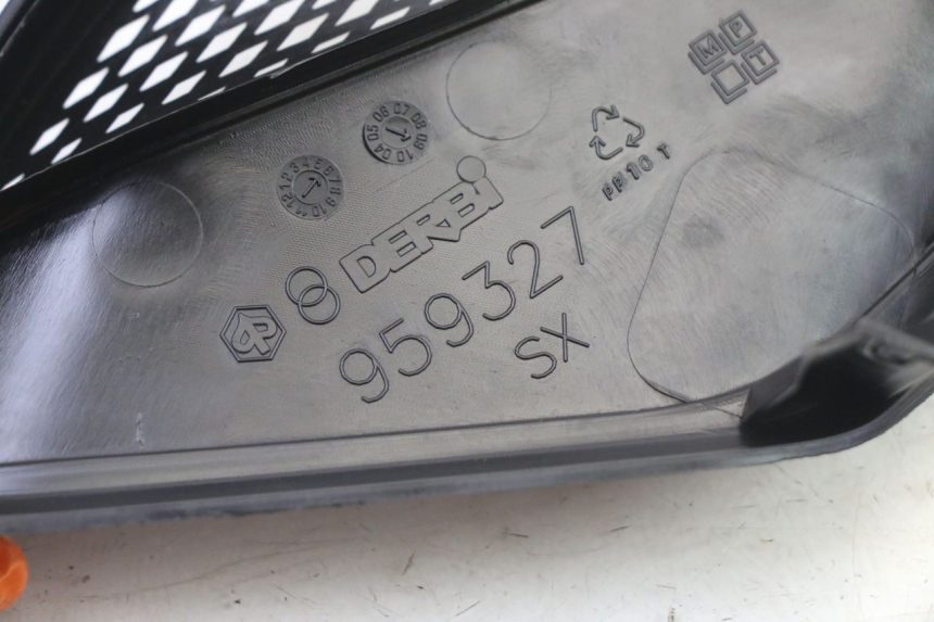 photo de GRILLE RADIATEUR GAUCHE PIAGGIO NRG POWER PUREJET 50 (2018 - 2021) - Points de fixation