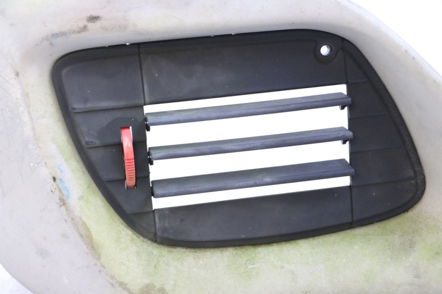 photo de GRILLE RADIATEUR GAUCHE GILERA RUNNER LC 50 (1997 - 1998) - Détail de la pièce