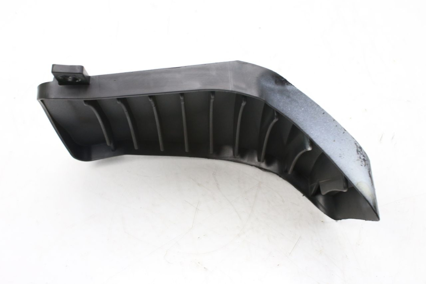 photo de GRILLE RADIATEUR GAUCHE PIAGGIO VESPA GTS IGET ABS 125 (2017 - 2023) - Détail de la pièce