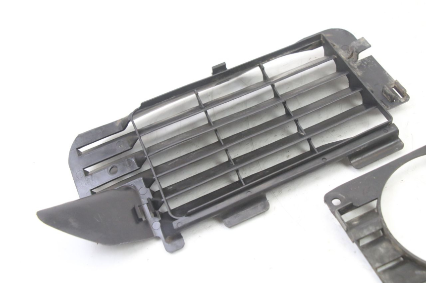 photo de GRILLE RADIATEUR HONDA MTX TC02 125 (1987 - 1989) - Gros plan technique