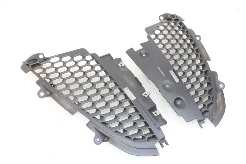 photo de GRILLE RADIATEUR PIAGGIO IE MP3 YOURBAN 300 (2011 - 2016) - Vue principale