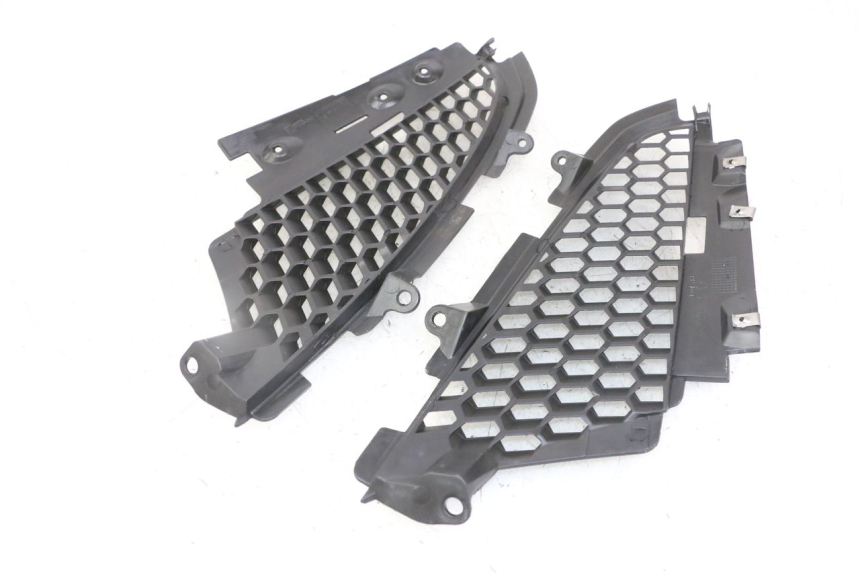 photo de GRILLE RADIATEUR PIAGGIO IE MP3 YOURBAN 300 (2011 - 2016) - Autre angle de vue