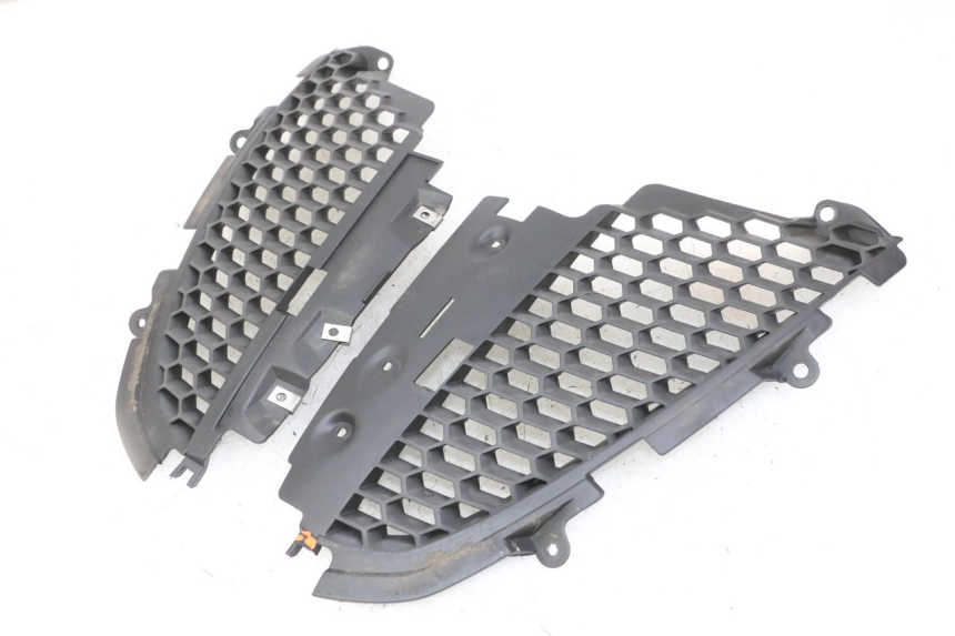 photo de GRILLE RADIATEUR PIAGGIO IE MP3 YOURBAN 300 (2011 - 2016) - Vue d’ensemble