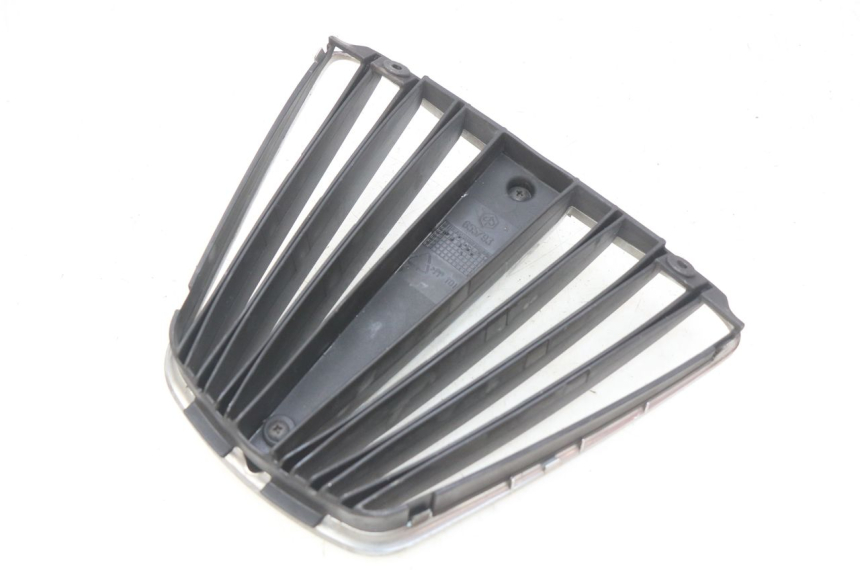 photo de GRILLE RADIATEUR PIAGGIO MP3 LT 400 (2007 - 2012) - Gros plan technique