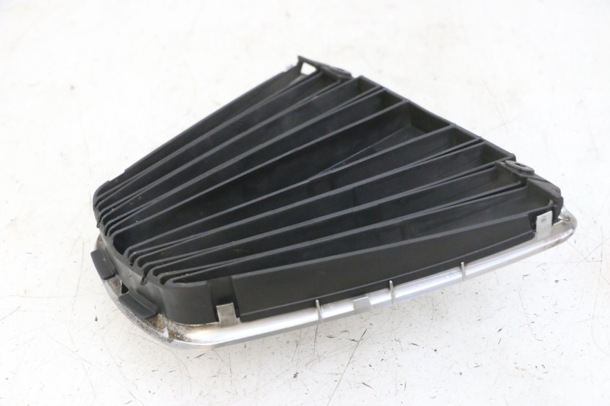 photo de GRILLE RADIATEUR PIAGGIO MP3 LT 400 (2007 - 2012) - Gros plan technique