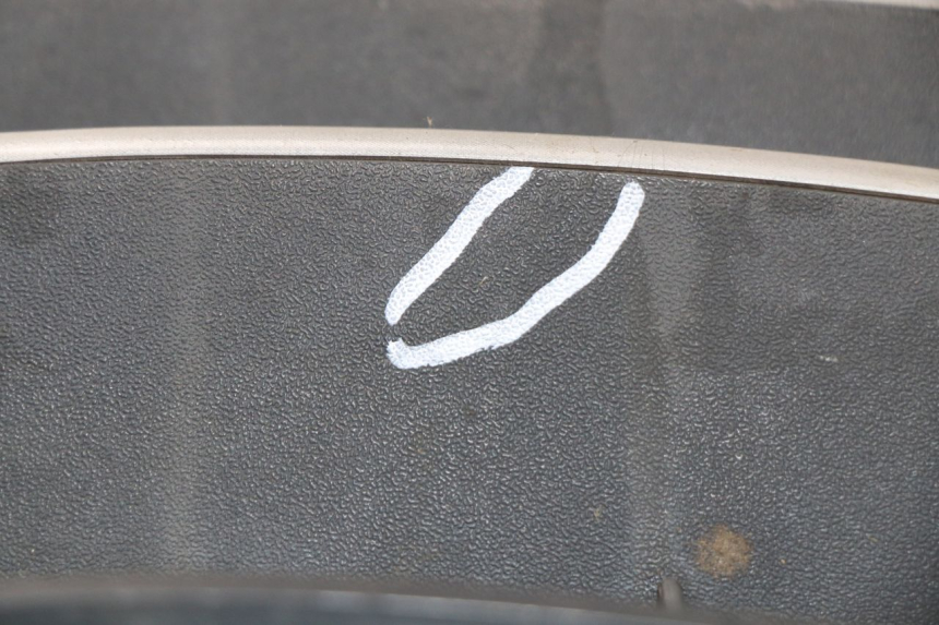 photo de GRILLE RADIATEUR PIAGGIO MP3 125 (2006 - 2014) - Gros plan technique