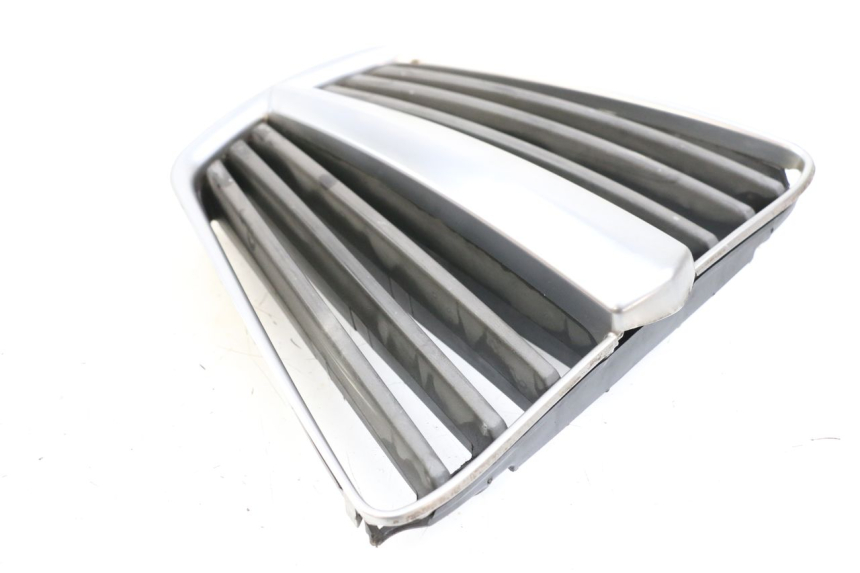 photo de GRILLE RADIATEUR PIAGGIO MP3 125 (2006 - 2014) - Autre angle de vue