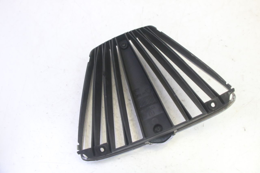 photo de GRILLE RADIATEUR PIAGGIO MP3 RL 250 (2006 - 2010) - Gros plan technique