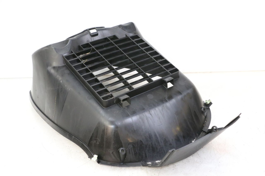 photo de GRILLE RADIATEUR PEUGEOT SATELIS COMPRESSOR K15 125 (2006 - 2009) - Autre angle de vue
