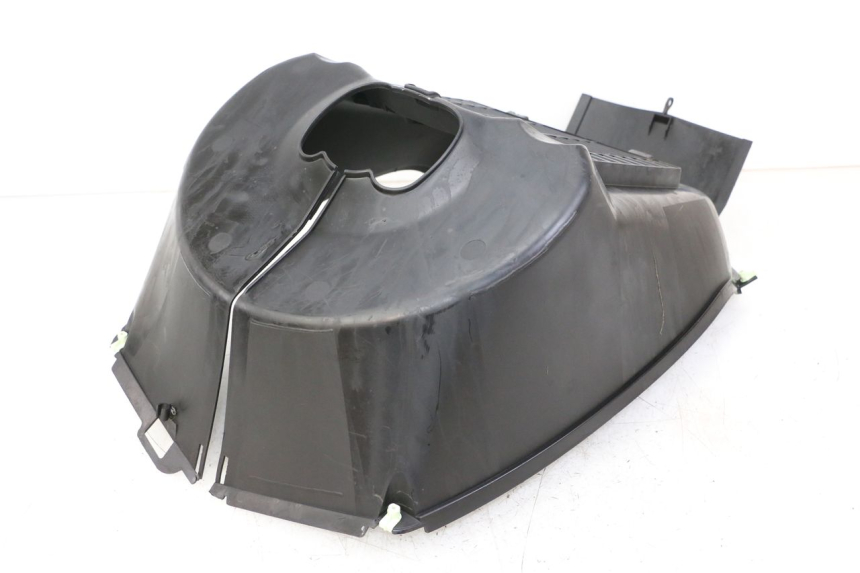 photo de GRILLE RADIATEUR PEUGEOT SATELIS COMPRESSOR K15 125 (2006 - 2009) - Gros plan technique