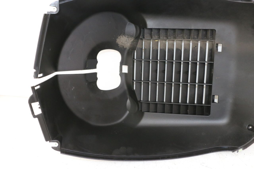 photo de GRILLE RADIATEUR PEUGEOT SATELIS COMPRESSOR K15 125 (2006 - 2009) - Vue d’ensemble