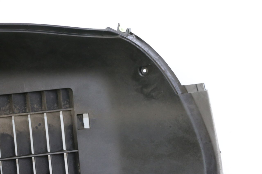 photo de GRILLE RADIATEUR PEUGEOT SATELIS COMPRESSOR K15 125 (2006 - 2009) - État de surface