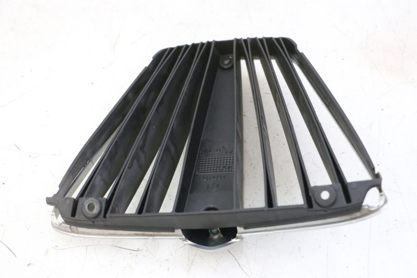 photo de GRILLE RADIATEUR PIAGGIO MP3 LT 400 (2007 - 2012) - Autre angle de vue