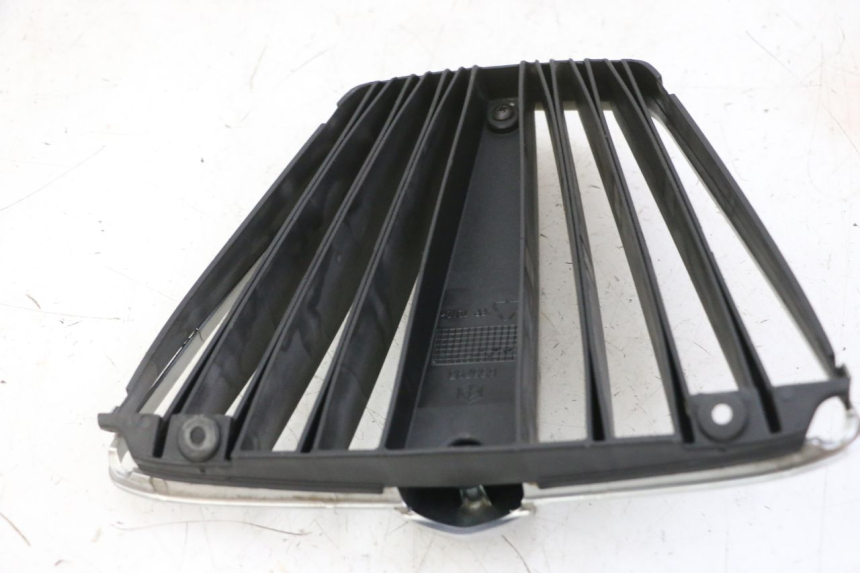photo de GRILLE RADIATEUR PIAGGIO MP3 LT 400 (2007 - 2012) - Gros plan technique