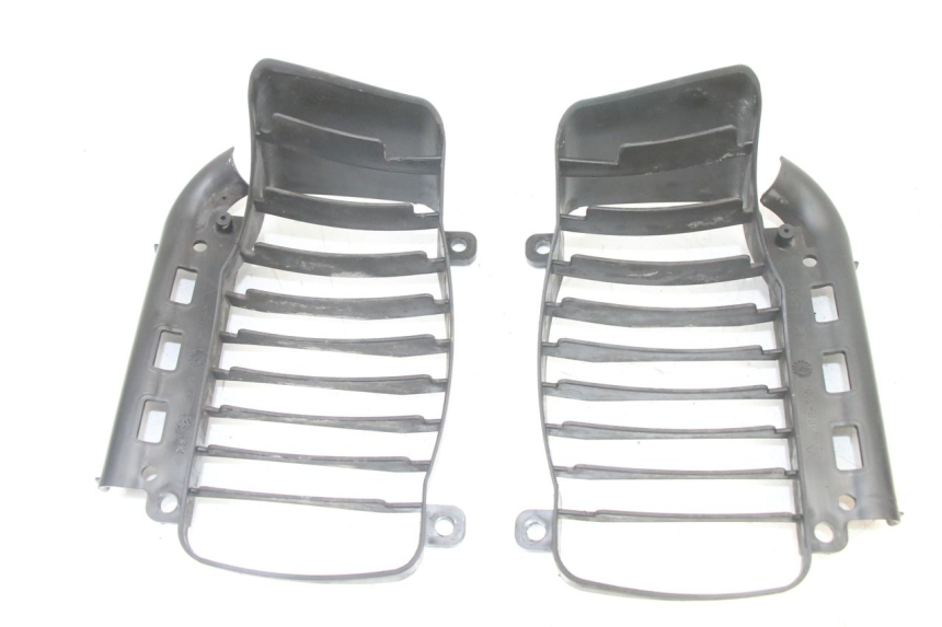 photo de GRILLE RADIATEUR PIAGGIO VESPA GRANTURISMO 125 (2003 - 2007) - Vue principale