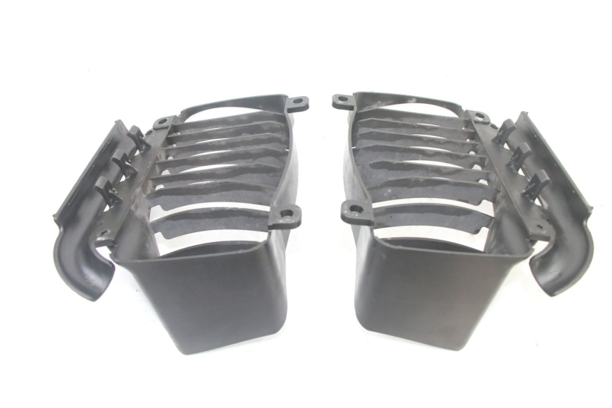 photo de GRILLE RADIATEUR PIAGGIO VESPA GRANTURISMO 125 (2003 - 2007) - Autre angle de vue