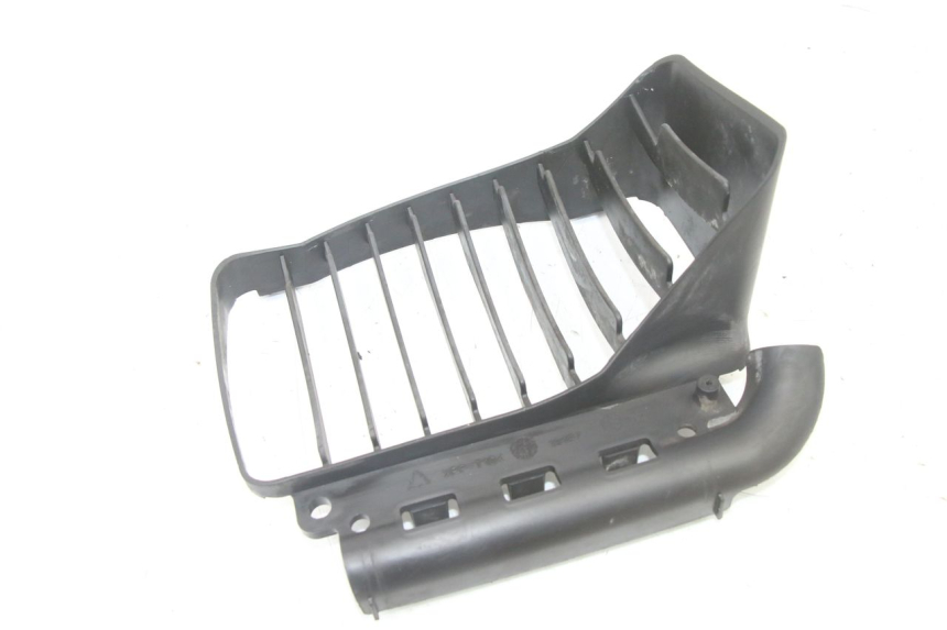 photo de GRILLE RADIATEUR PIAGGIO VESPA GRANTURISMO 125 (2003 - 2007) - Gros plan technique