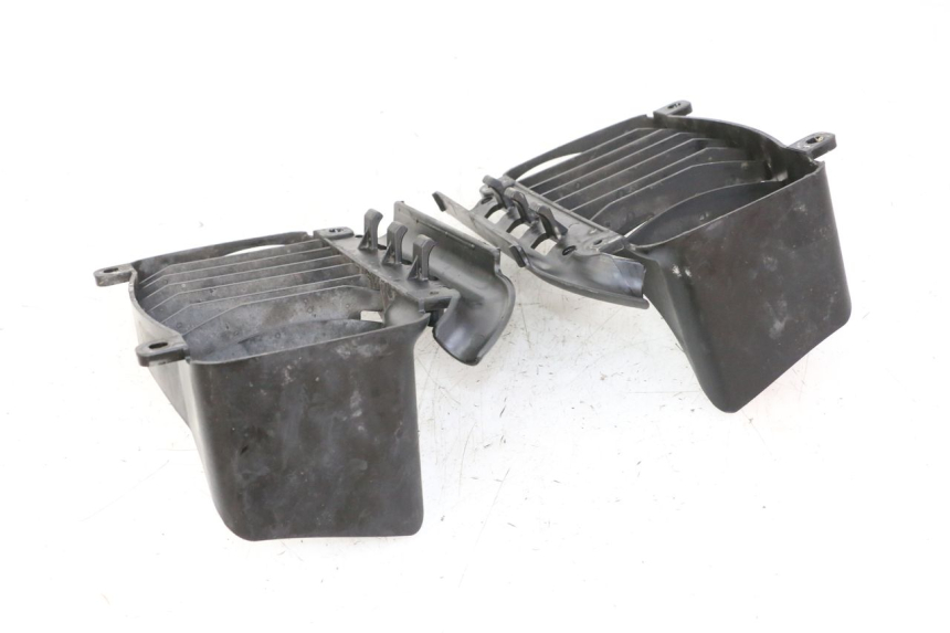 photo de GRILLE RADIATEUR PIAGGIO VESPA GRANTURISMO 200 (2004 - 2005) - Détail de la pièce