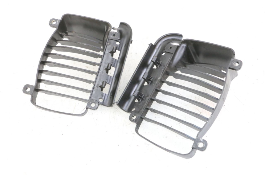 photo de GRILLE RADIATEUR PIAGGIO VESPA GRANTURISMO 200 (2004 - 2005) - Zoom état d’usage