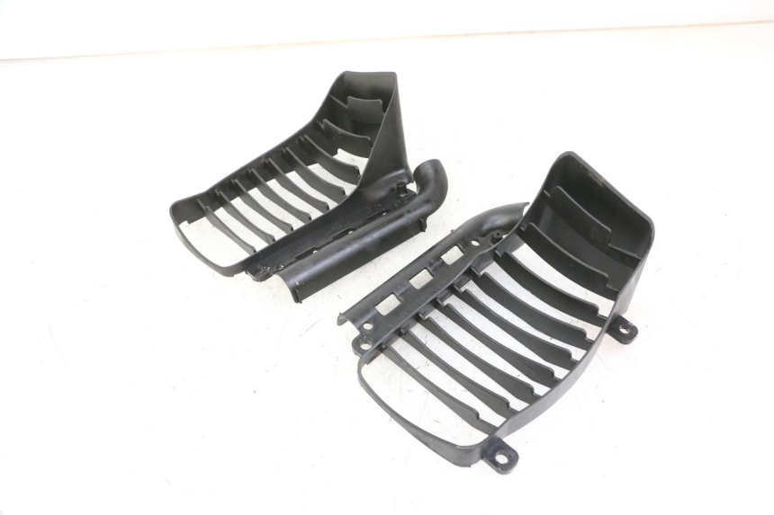 photo de GRILLE RADIATEUR PIAGGIO VESPA GRANTURISMO 200 (2004 - 2005) - Gros plan technique