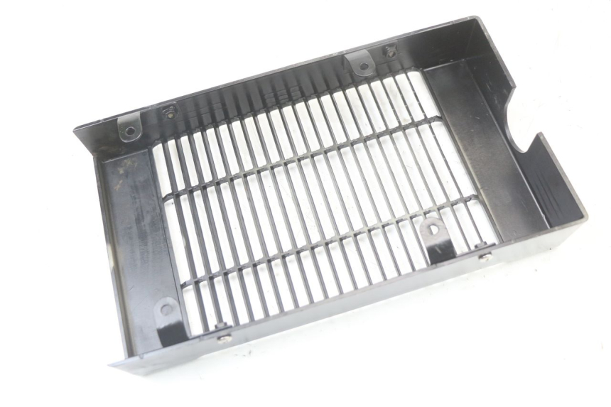 photo de GRILLE RADIATEUR REGAL RAPTOR SPYDER 125 (2010 - 2018) - Gros plan technique