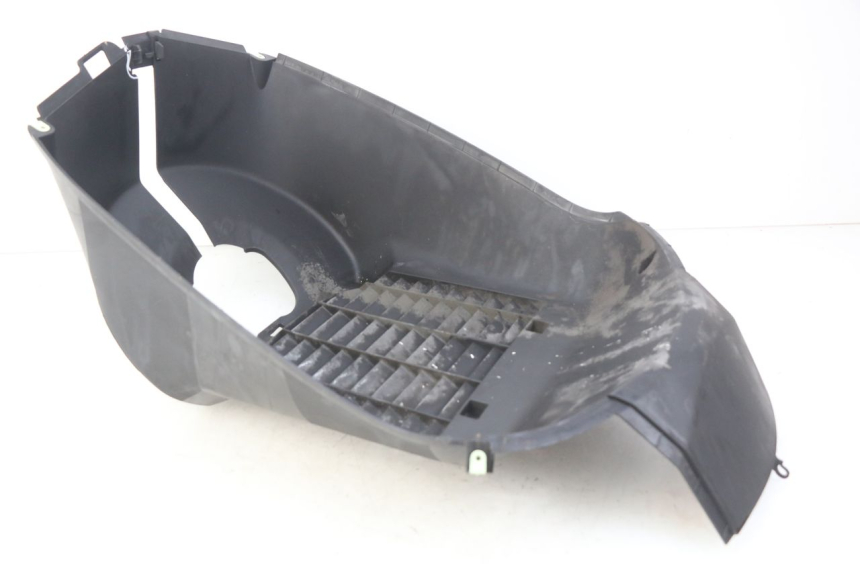 photo de GRILLE RADIATEUR PEUGEOT SATELIS COMPRESSOR K15 125 (2006 - 2009) - Gros plan technique