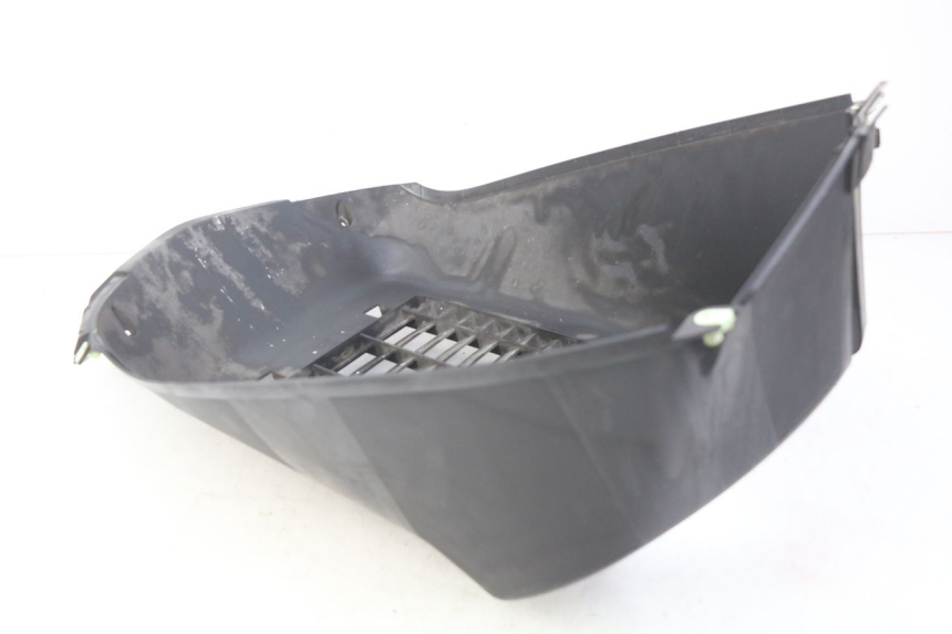 photo de GRILLE RADIATEUR PEUGEOT SATELIS COMPRESSOR K15 125 (2006 - 2009) - Points de fixation