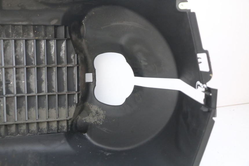 photo de GRILLE RADIATEUR PEUGEOT SATELIS COMPRESSOR K15 125 (2006 - 2009) - Pièce contrôlée