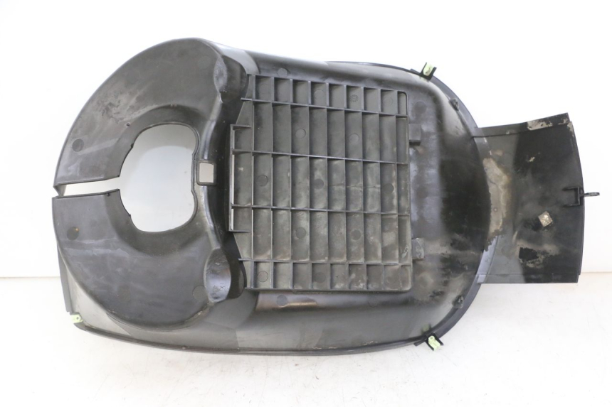 photo de GRILLE RADIATEUR PEUGEOT SATELIS COMPRESSOR K15 125 (2006 - 2009) - Détail de la pièce