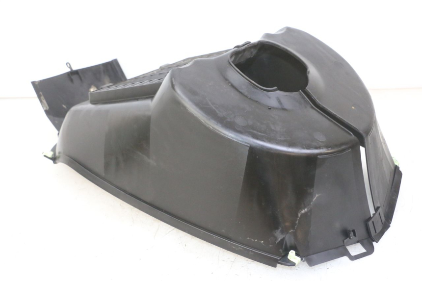 photo de GRILLE RADIATEUR PEUGEOT SATELIS COMPRESSOR K15 125 (2006 - 2009) - Gros plan technique