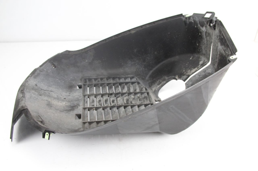 photo de GRILLE RADIATEUR PEUGEOT SATELIS 125 (2006 - 2009) - Gros plan technique