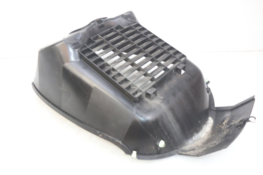 photo de GRILLE RADIATEUR PEUGEOT SATELIS 125 (2010 - 2012) - Autre angle de vue