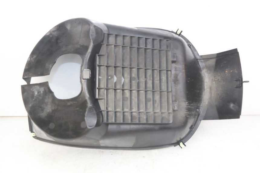 photo de GRILLE RADIATEUR PEUGEOT SATELIS 125 (2006 - 2009) - Détail de la pièce