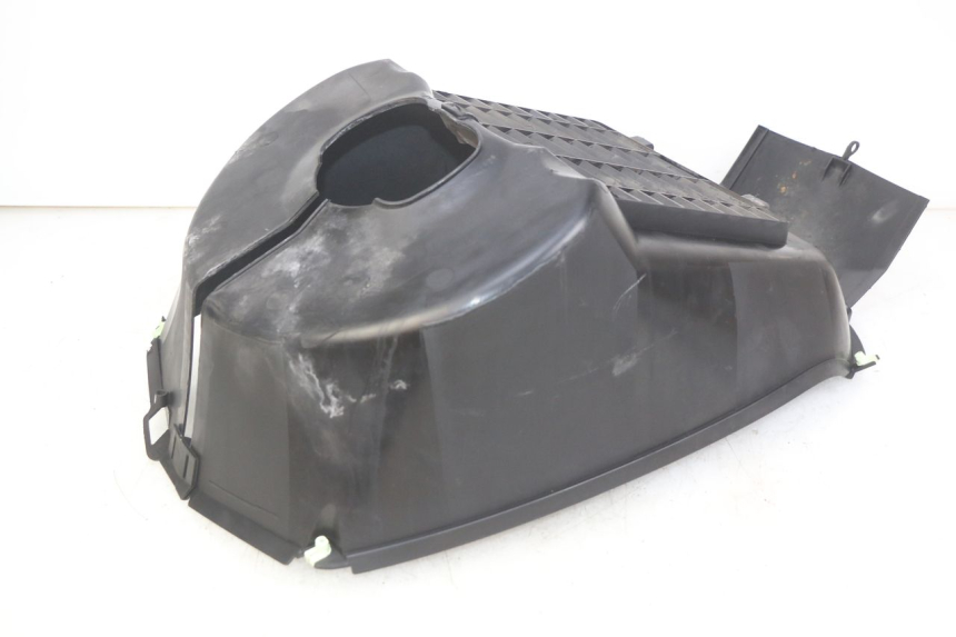 photo de GRILLE RADIATEUR PEUGEOT SATELIS 125 (2006 - 2009) - Zoom état d’usage