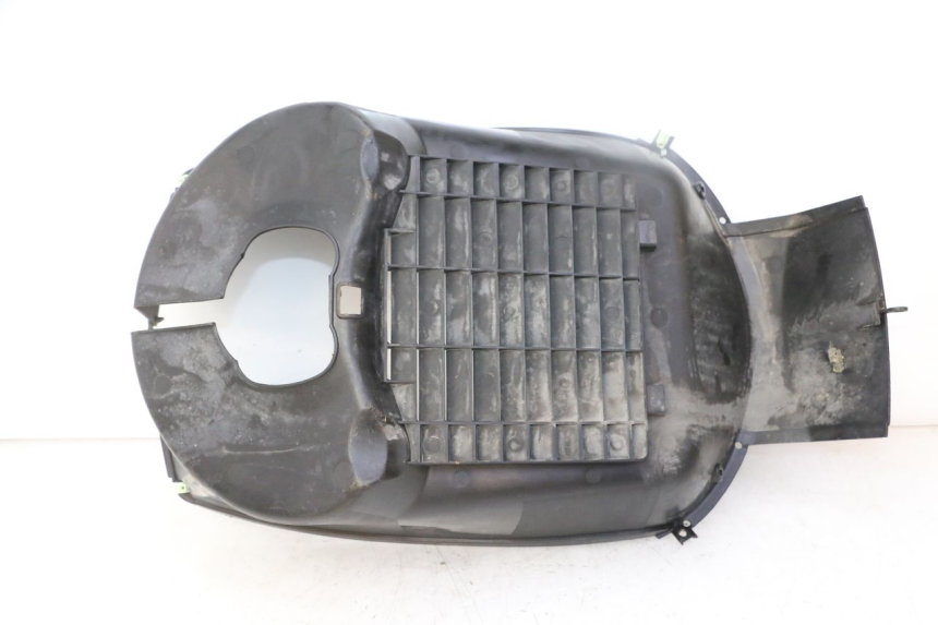 photo de GRILLE RADIATEUR PEUGEOT SATELIS 125 (2013 - 2018) - Vue d’ensemble