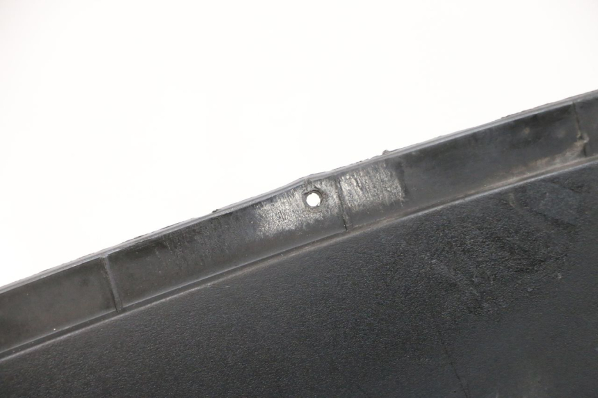 photo de GRILLE RADIATEUR PEUGEOT SATELIS 125 (2013 - 2018) - Marquages et références