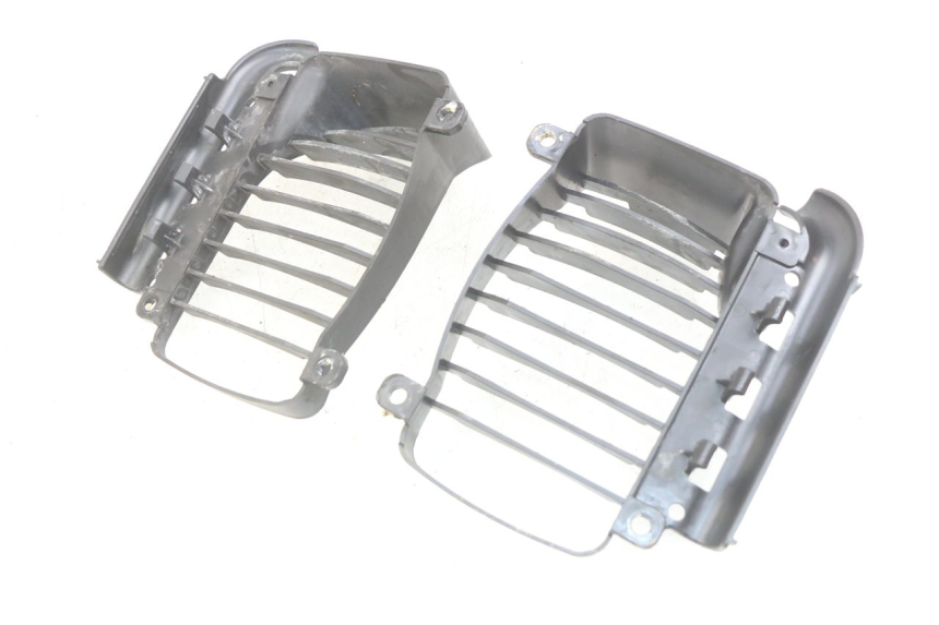 photo de GRILLE RADIATEUR PIAGGIO VESPA GRANTURISMO 125 (2003 - 2007) - Détail de la pièce
