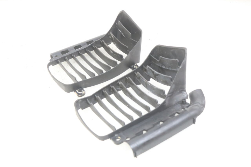 photo de GRILLE RADIATEUR PIAGGIO VESPA GRANTURISMO 125 (2003 - 2007) - Autre angle de vue