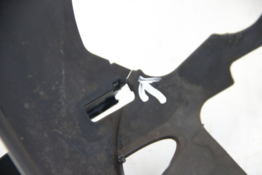 photo de GRILLE RADIATEUR YAMAHA XMAX X-MAX 125 (2006 - 2009) - Gros plan technique